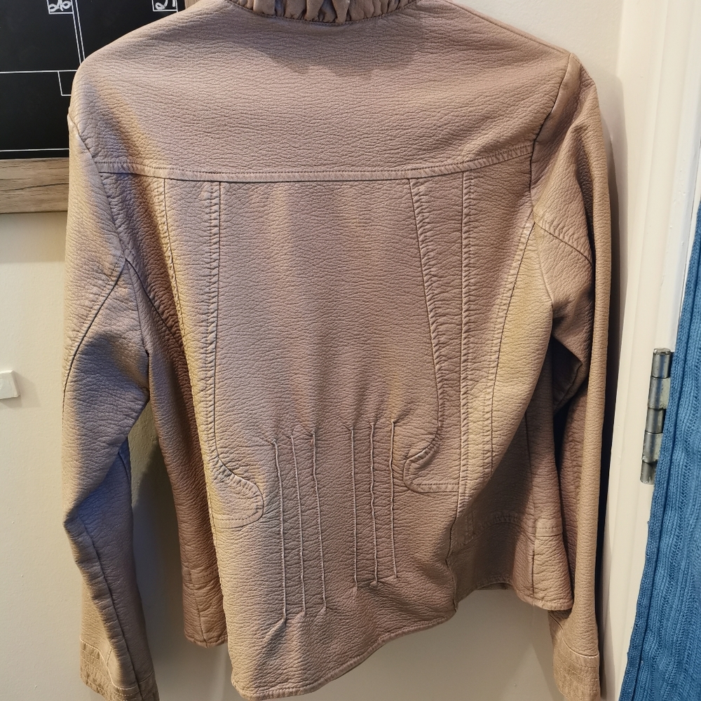 Women's Jacket - Picture 2 of 4